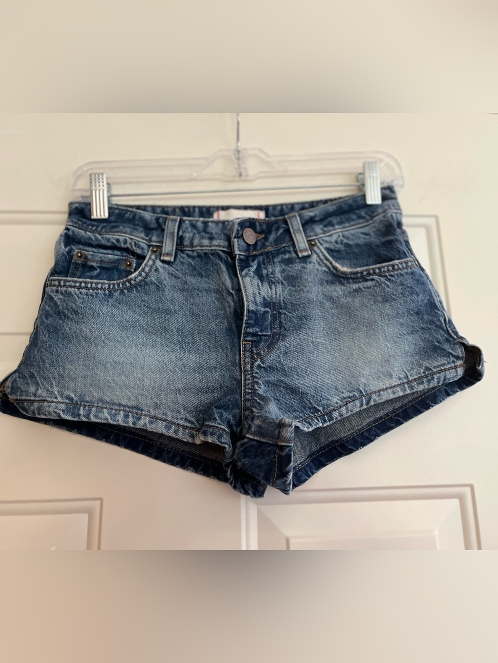 Women’s BDG medium vintage wash blue denim jean shorts. Size 24